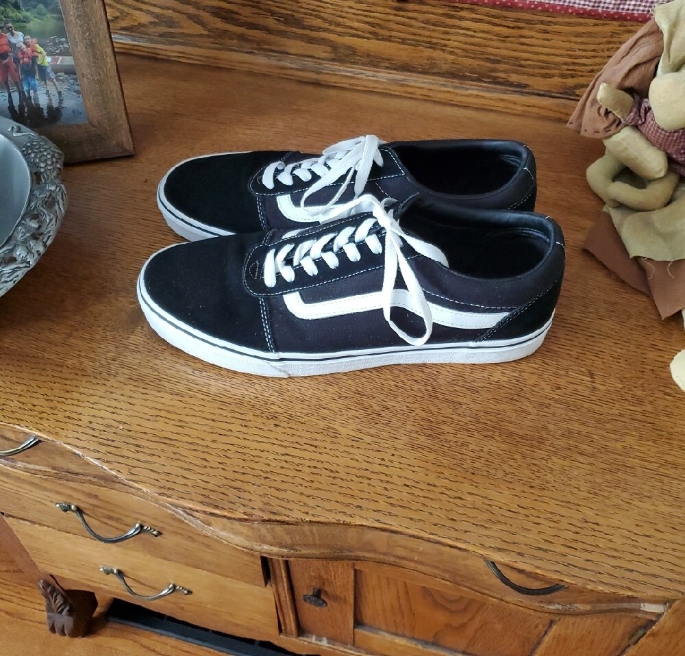 Vans Classic Black & White Low-Top Men's Sneakers - Casual Skate Style - Picture 2 of 2